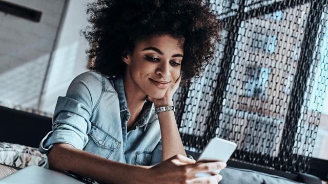 The Pros and Cons of Using a Social Media Virtual Assistant for Brand Social Channels