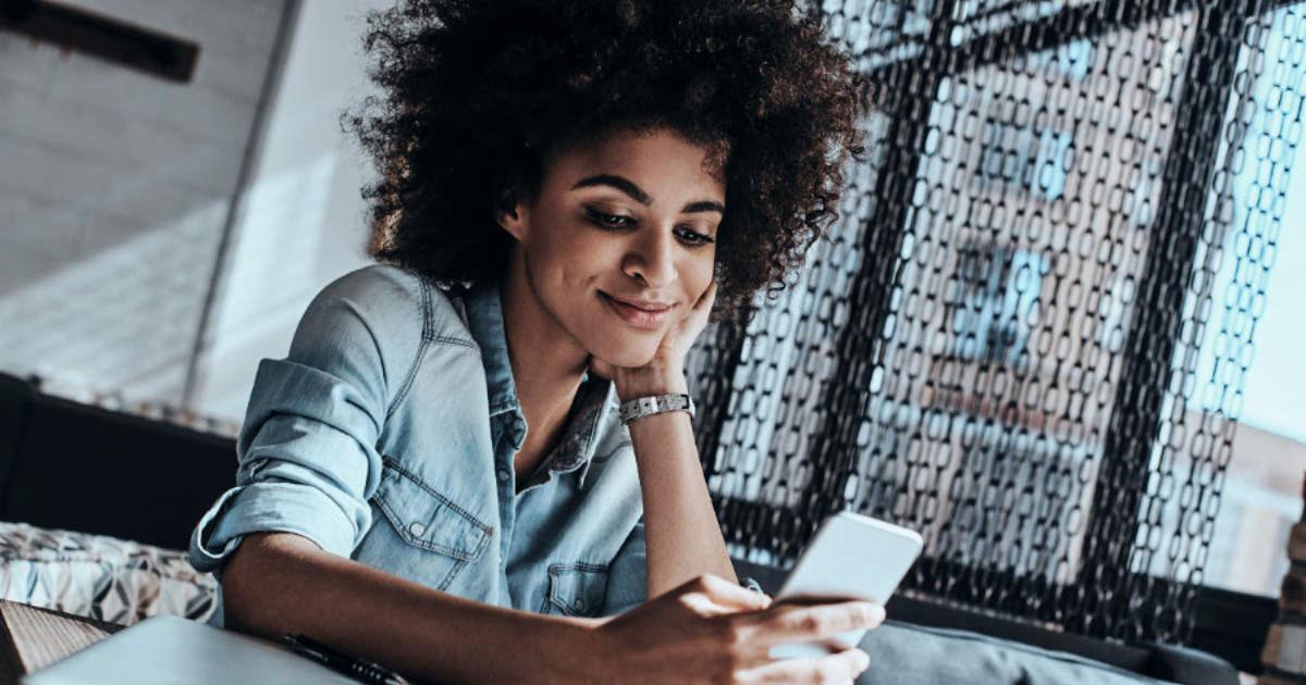 The Pros and Cons of Using a Social Media Virtual Assistant for Brand Social Channels